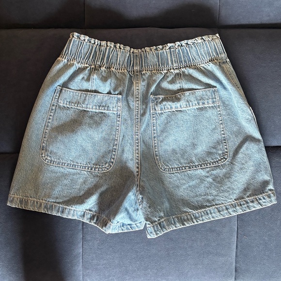 Madewell denim gathered-waist shorts.  Shorts - Picture 6 of 6